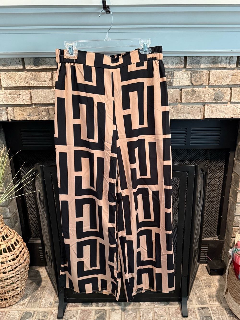 Elings geo print wide leg pants in black/tan, XLarge, EUC